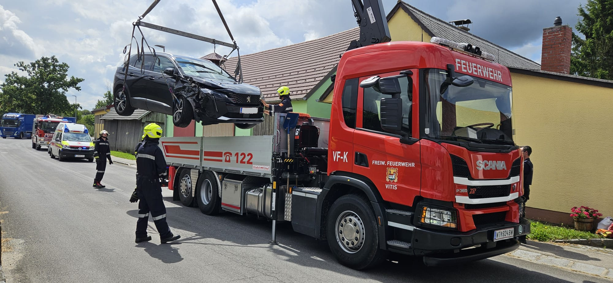 T1-Bergung PKW bei FF Haus